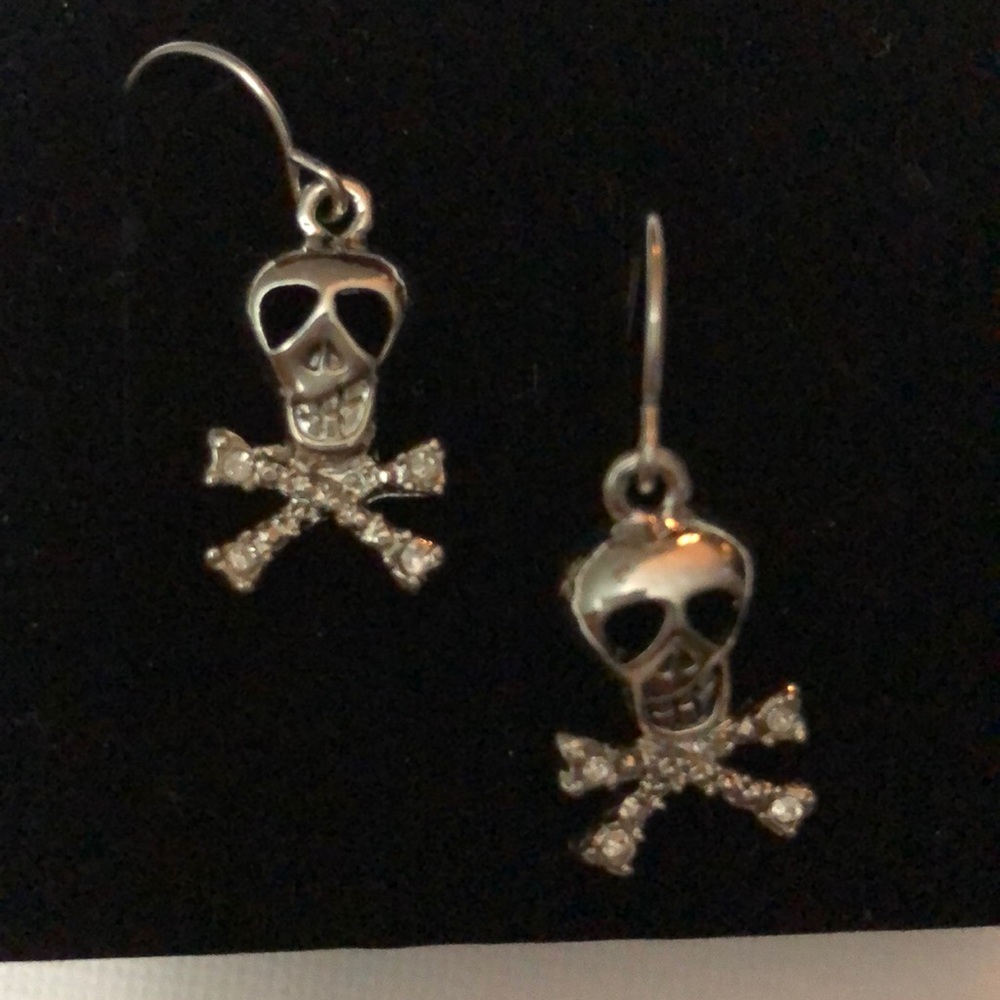 NBW skull earrings